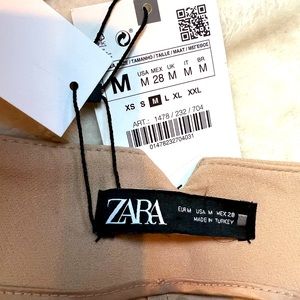 Trendy nude cigarette pants from Zara